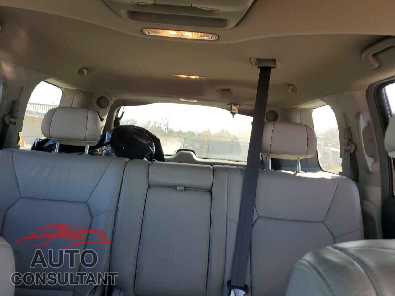 HONDA PILOT 2011 - 5FNYF3H9XBB008729