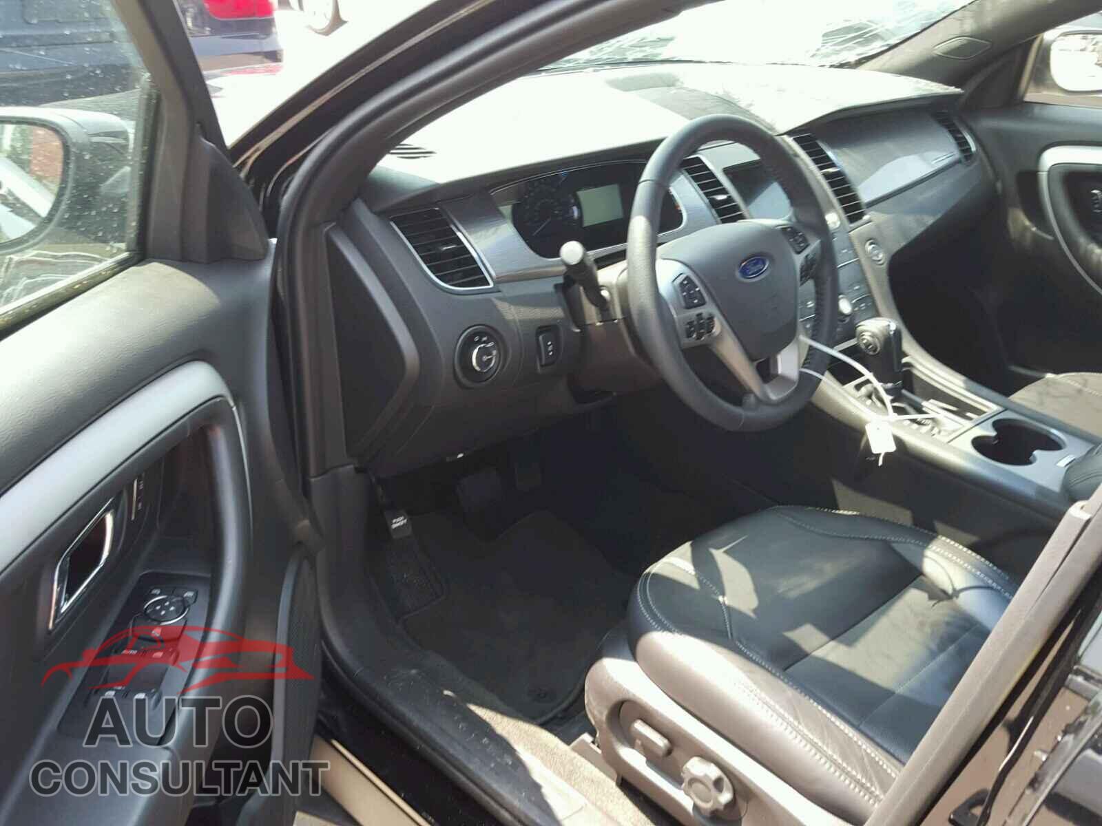 FORD TAURUS 2018 - 1FAHP2H88JG124892