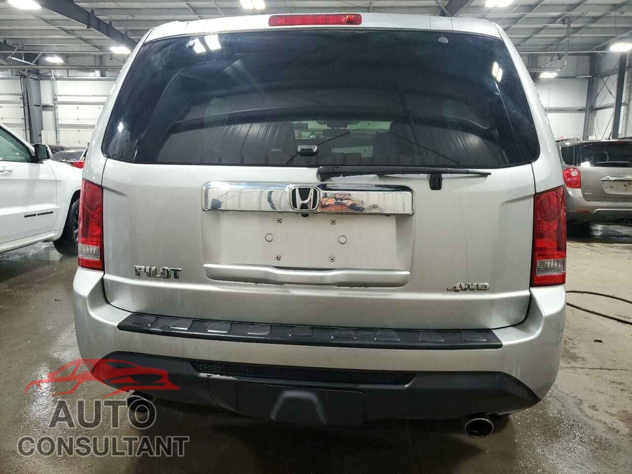 HONDA PILOT 2015 - 5FNYF4H55FB020408