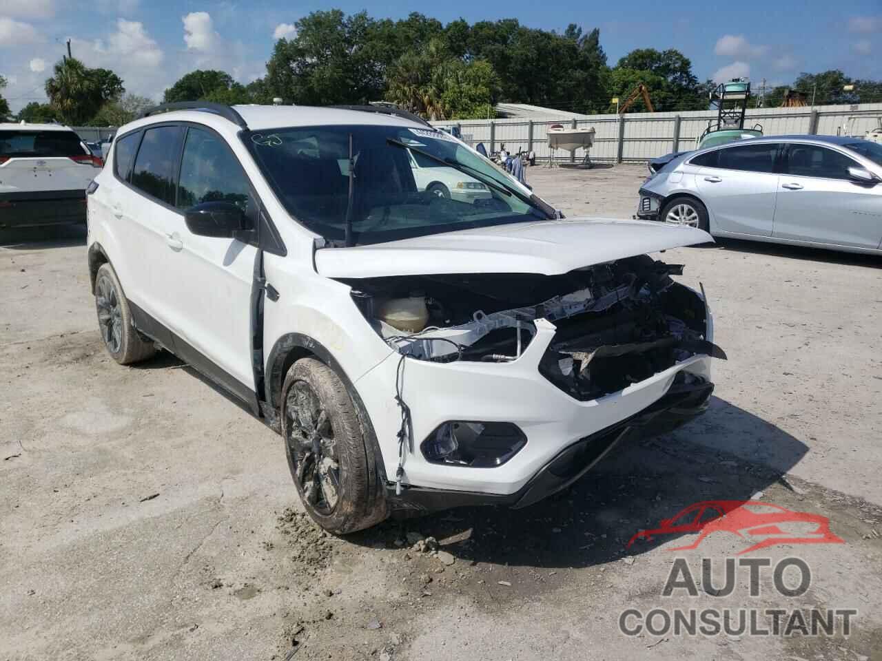 FORD ESCAPE 2017 - 1FMCU0G91HUE02213