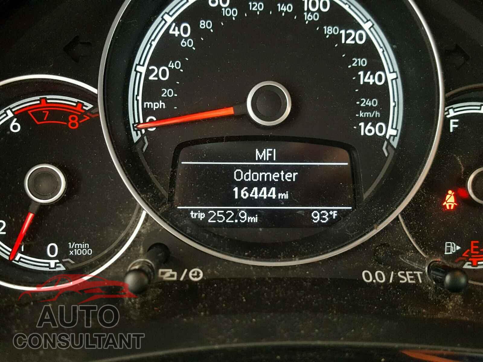 VOLKSWAGEN BEETLE 2017 - 3VWF17AT2HM603935