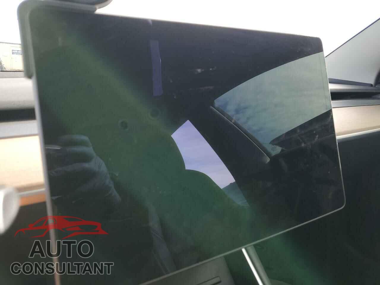 TESLA MODEL 3 2019 - 5YJ3E1EA4KF208392