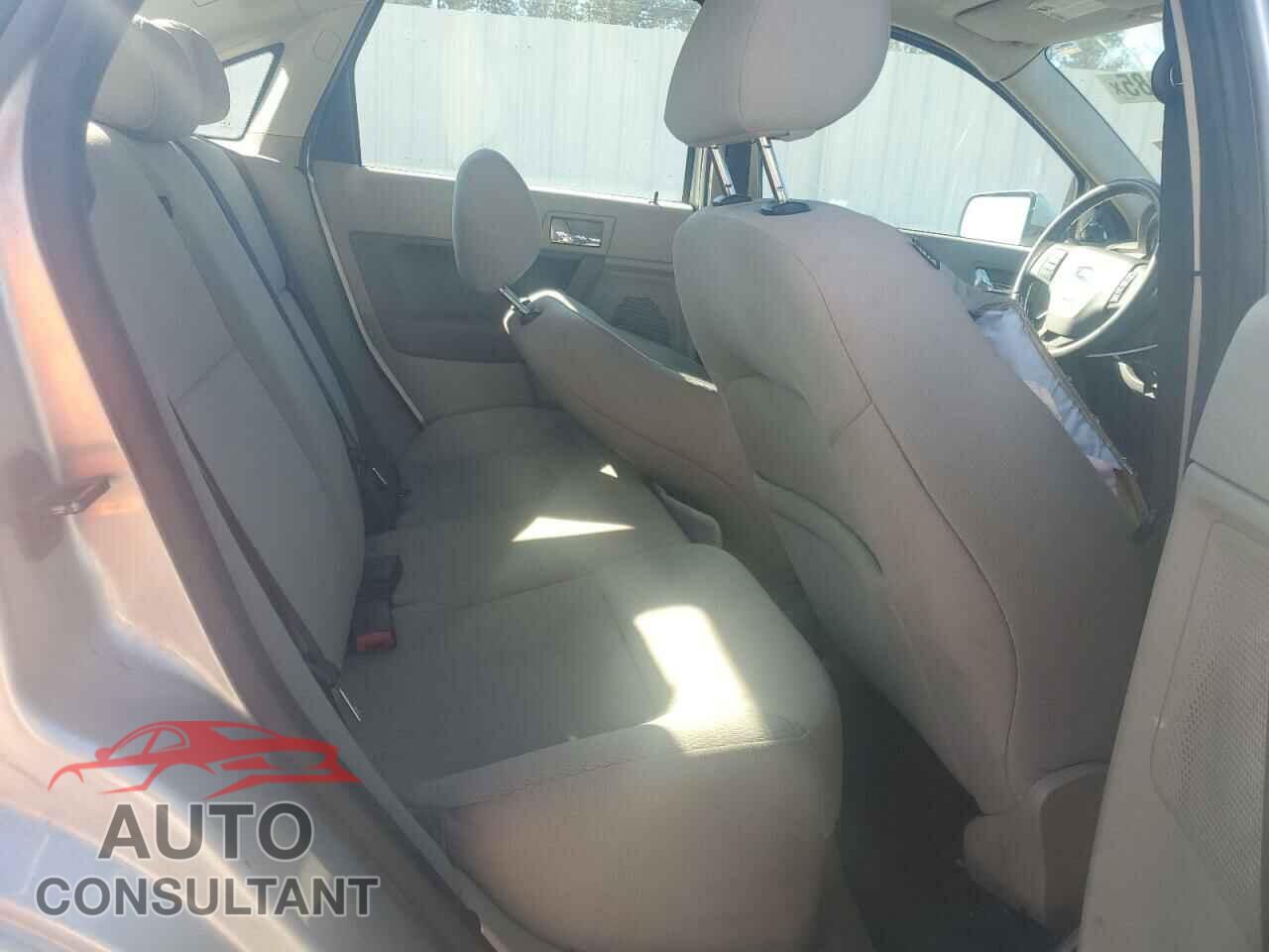 FORD FOCUS 2011 - 1FAHP3GN3BW124545