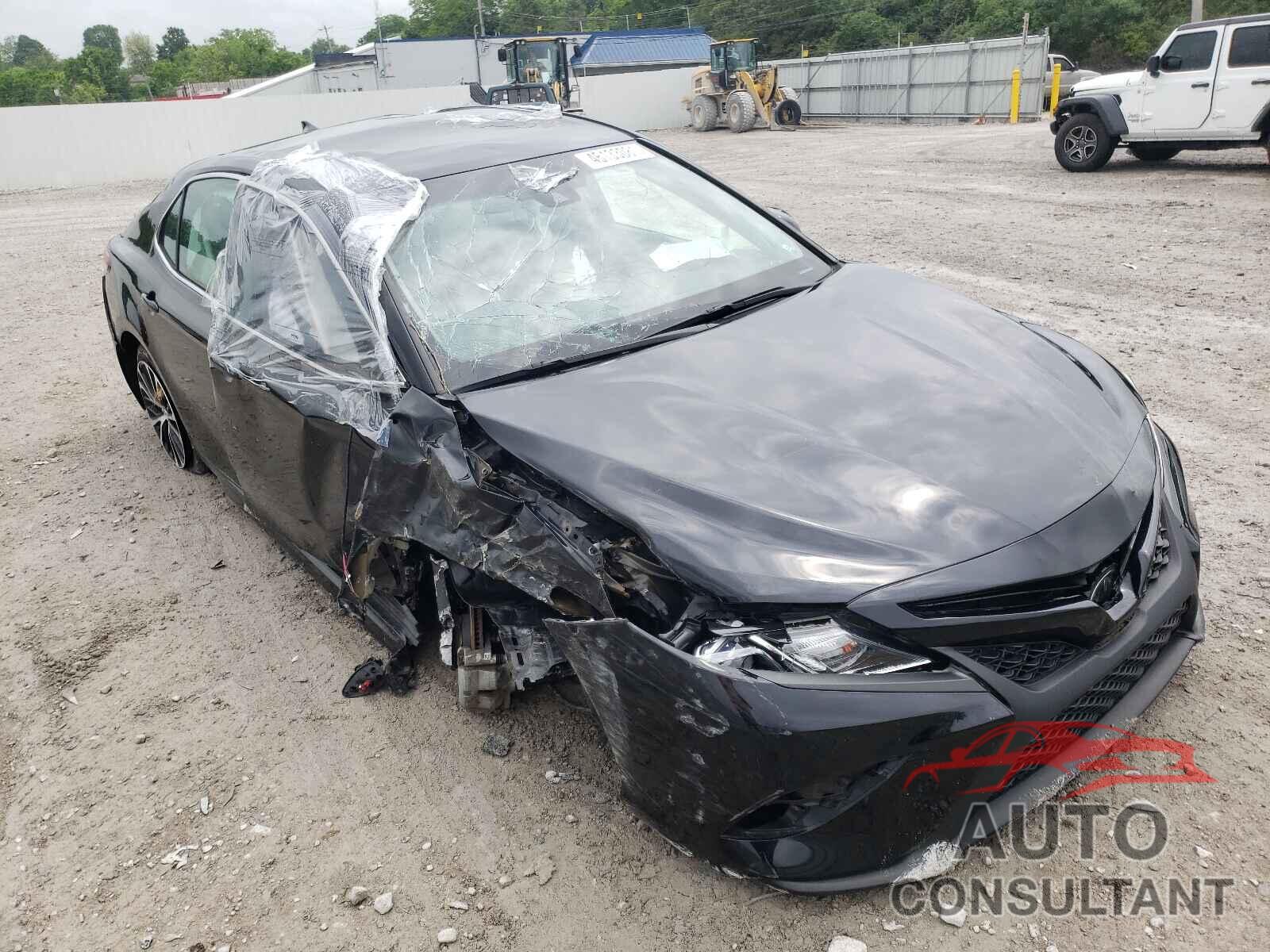 TOYOTA CAMRY 2018 - 4T1B11HK8JU079523