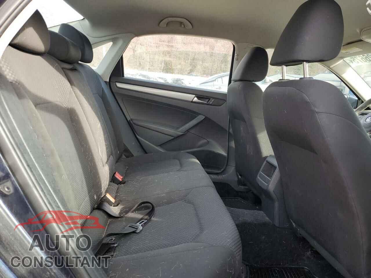 VOLKSWAGEN PASSAT 2015 - 1VWAT7A35FC002926