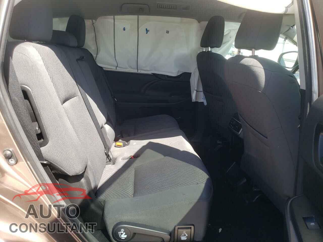 TOYOTA HIGHLANDER 2018 - 5TDBZRFH9JS810659