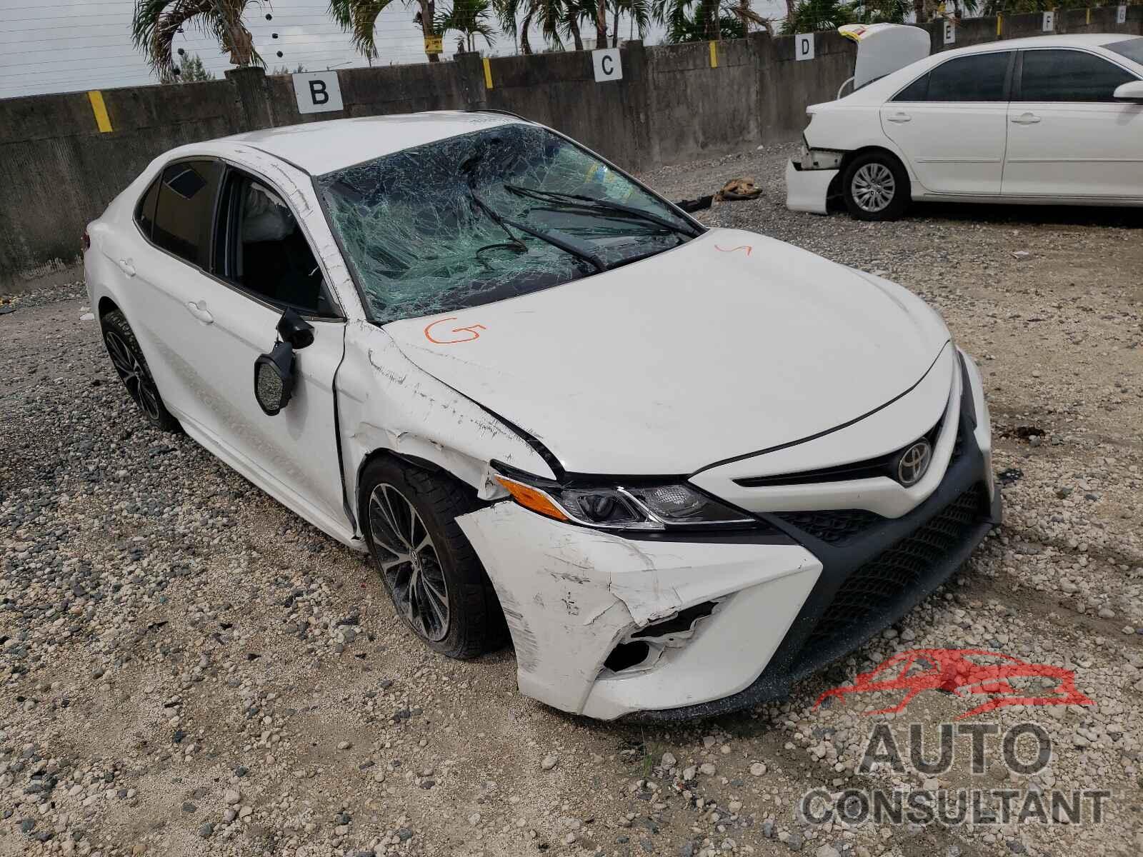TOYOTA CAMRY 2018 - 4T1B11HK7JU071266