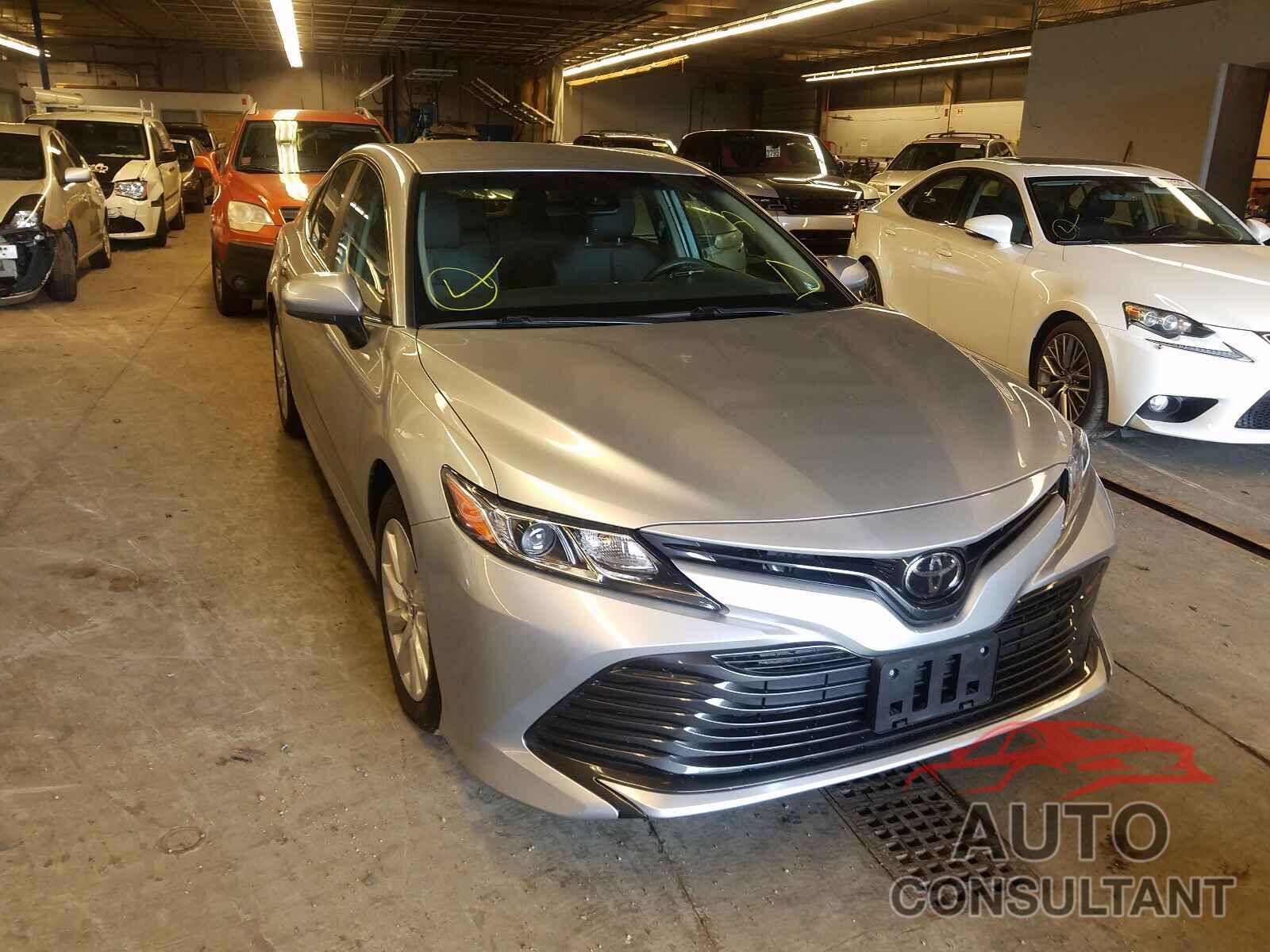 TOYOTA CAMRY 2018 - 4T1B11HK3JU118812