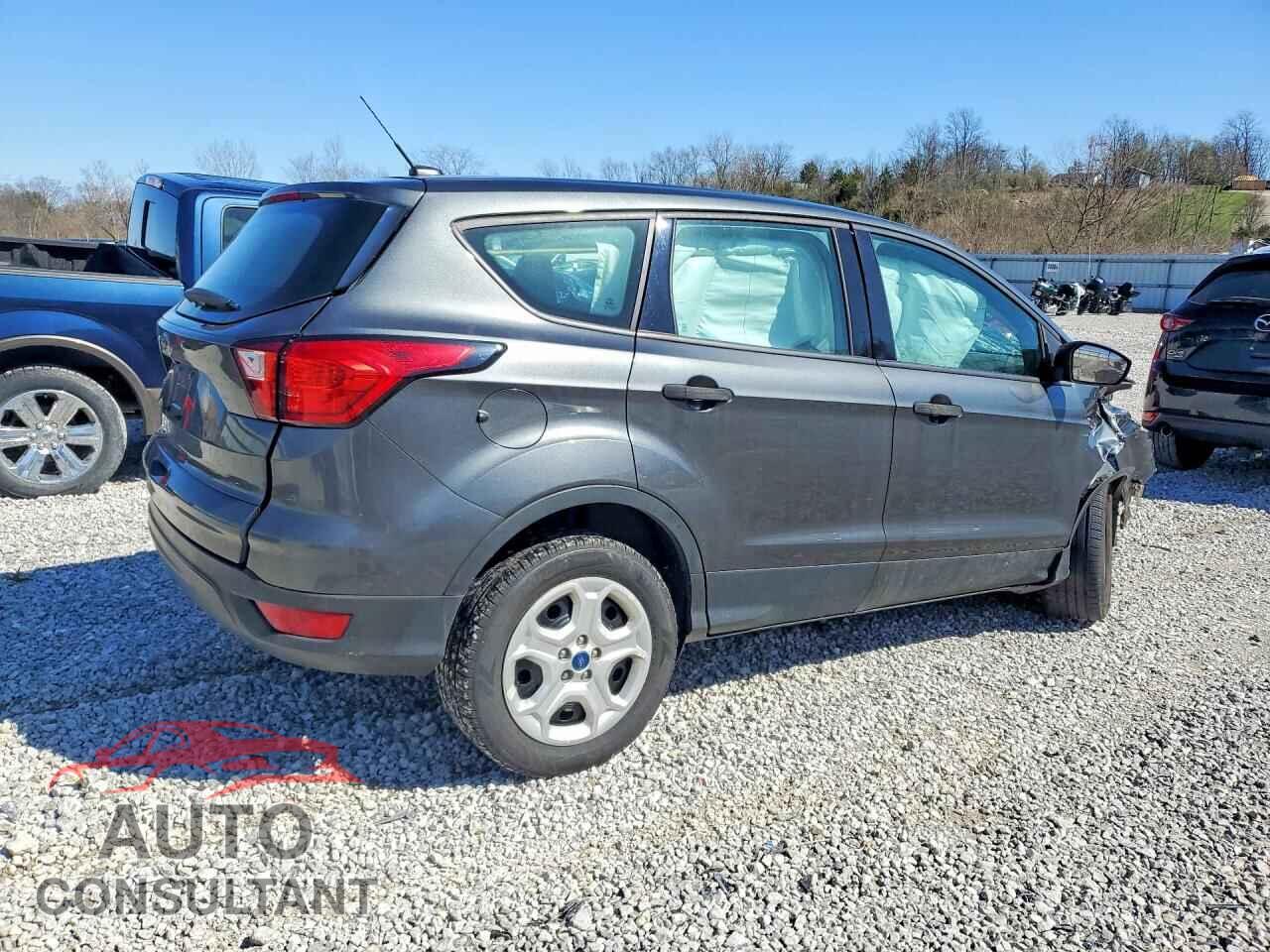 FORD ESCAPE 2019 - 1FMCU0F71KUB52852