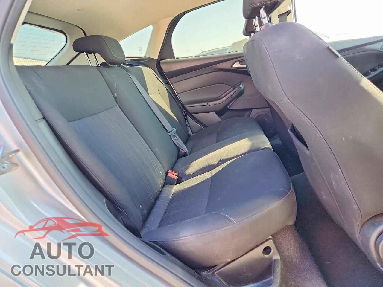 FORD FOCUS 2016 - 1FADP3K2XGL351817