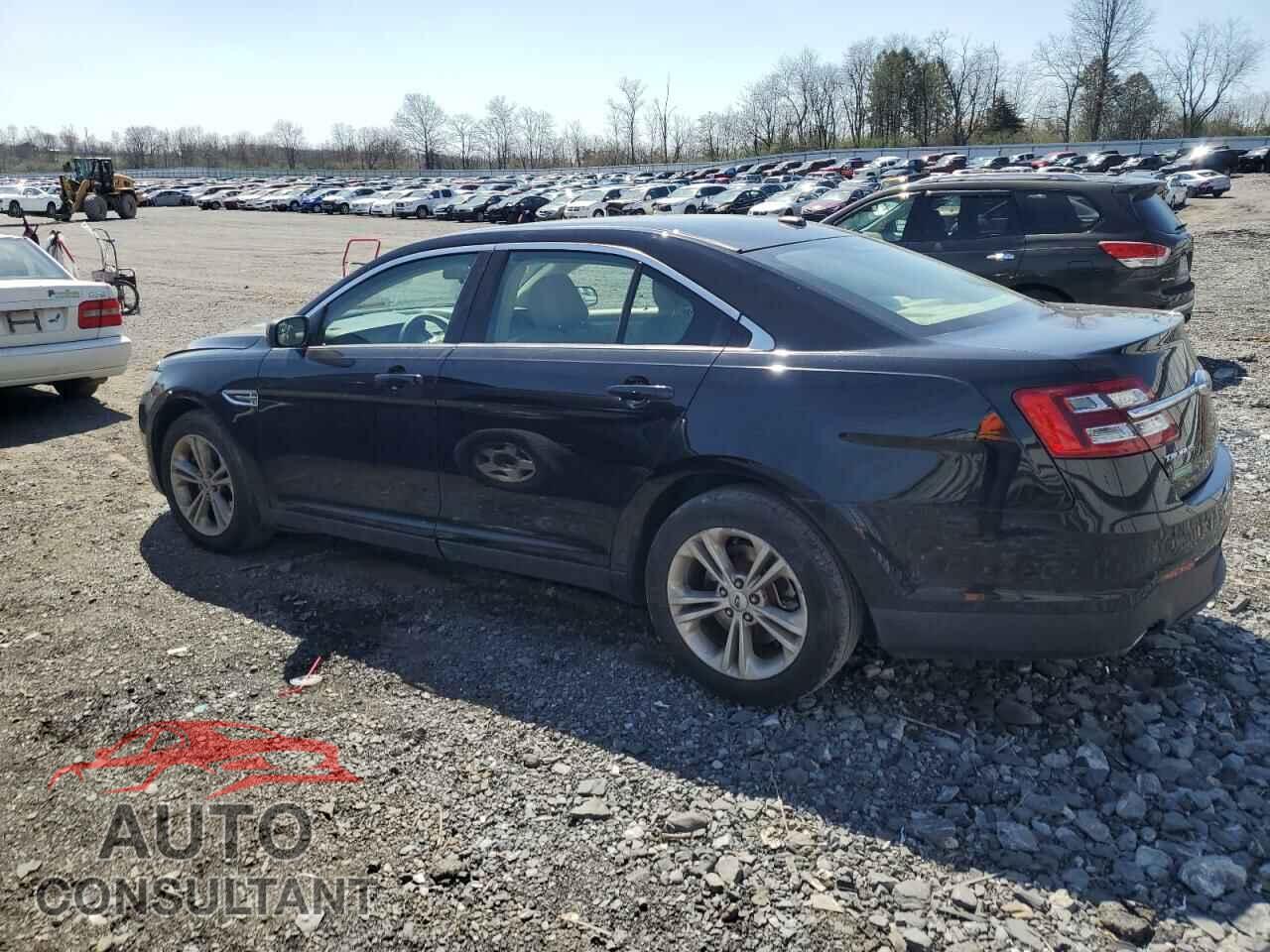 FORD TAURUS 2018 - 1FAHP2D82JG119600