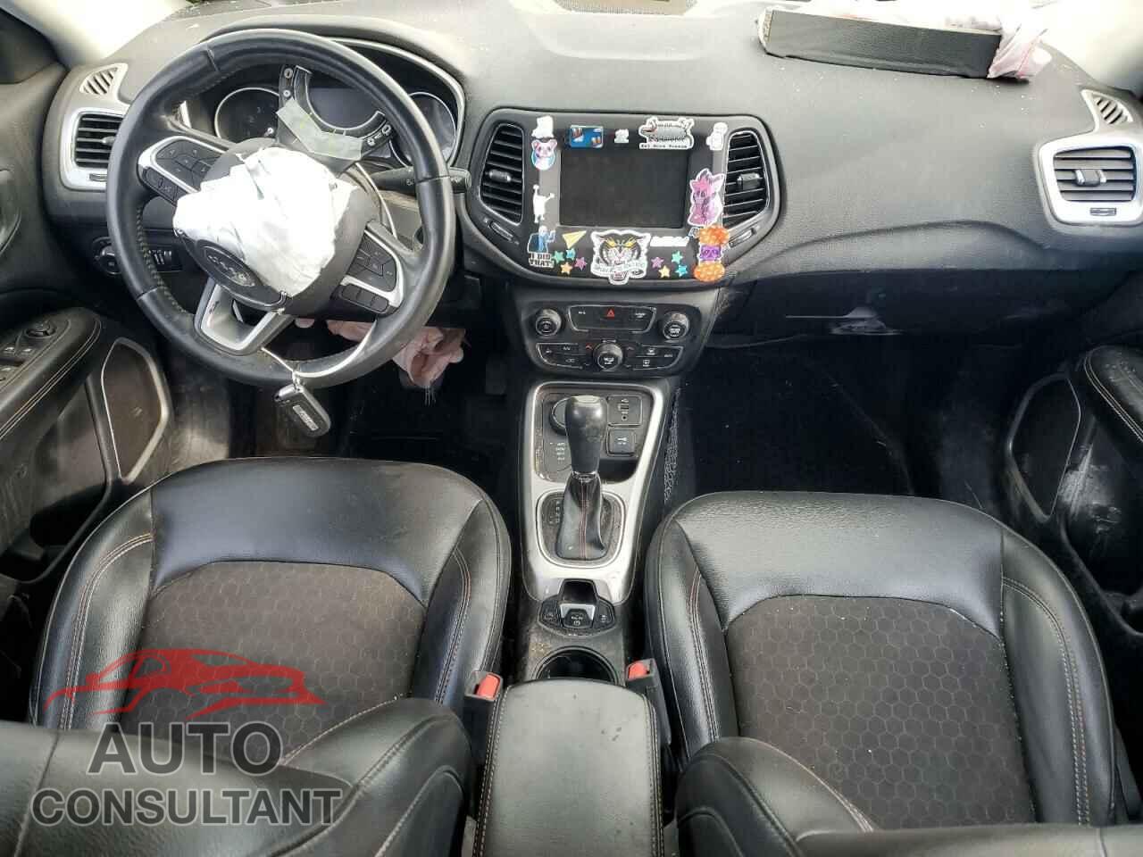 JEEP COMPASS 2018 - 3C4NJDBB2JT230975