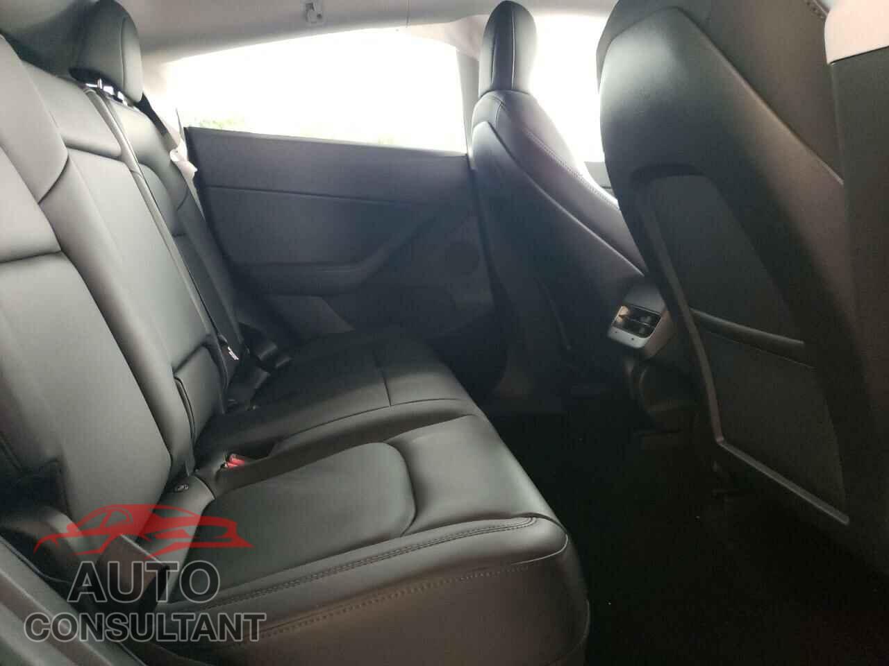 TESLA MODEL Y 2021 - 5YJYGDEE2MF141962