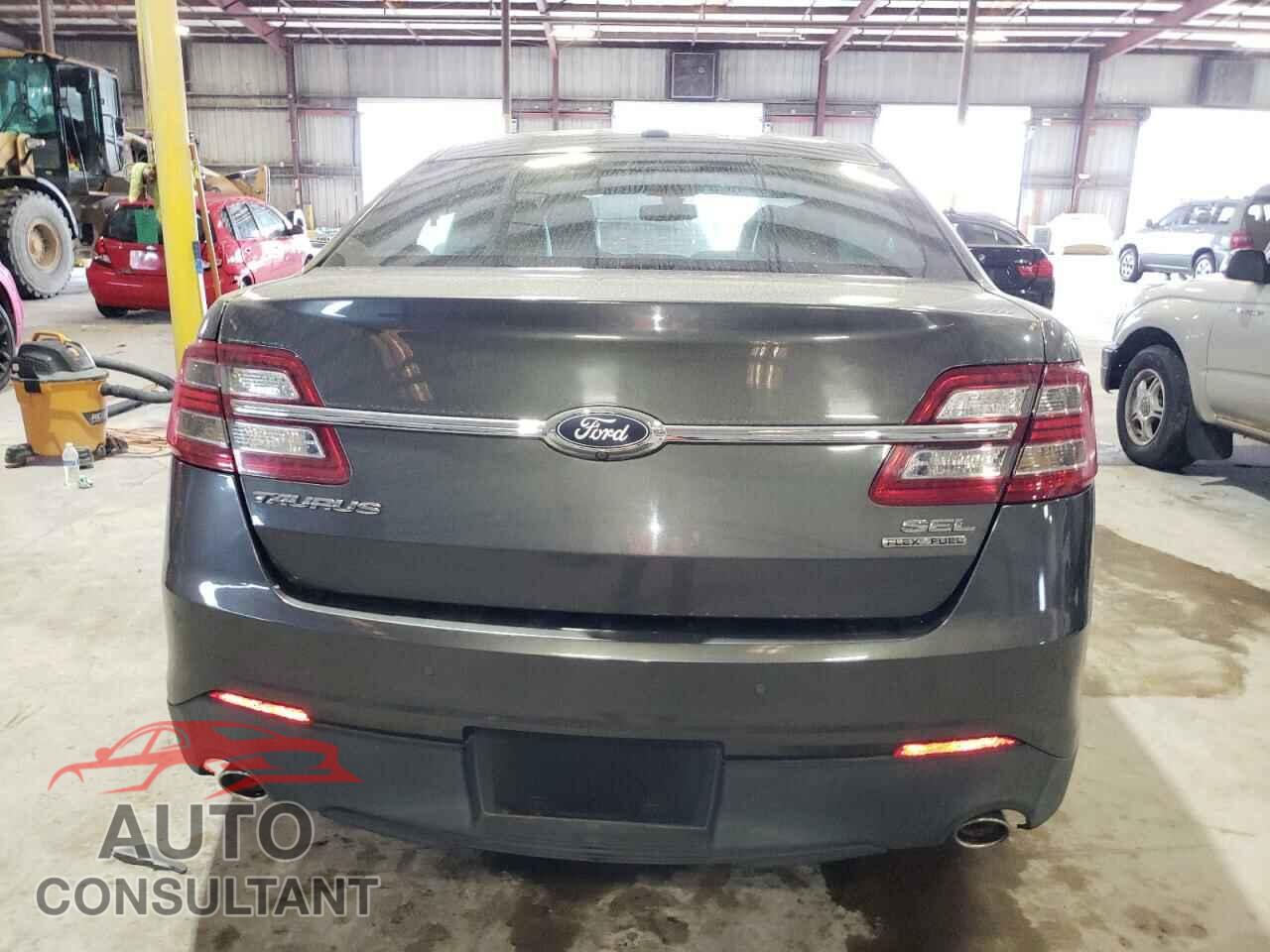 FORD TAURUS 2017 - 1FAHP2E82HG124014
