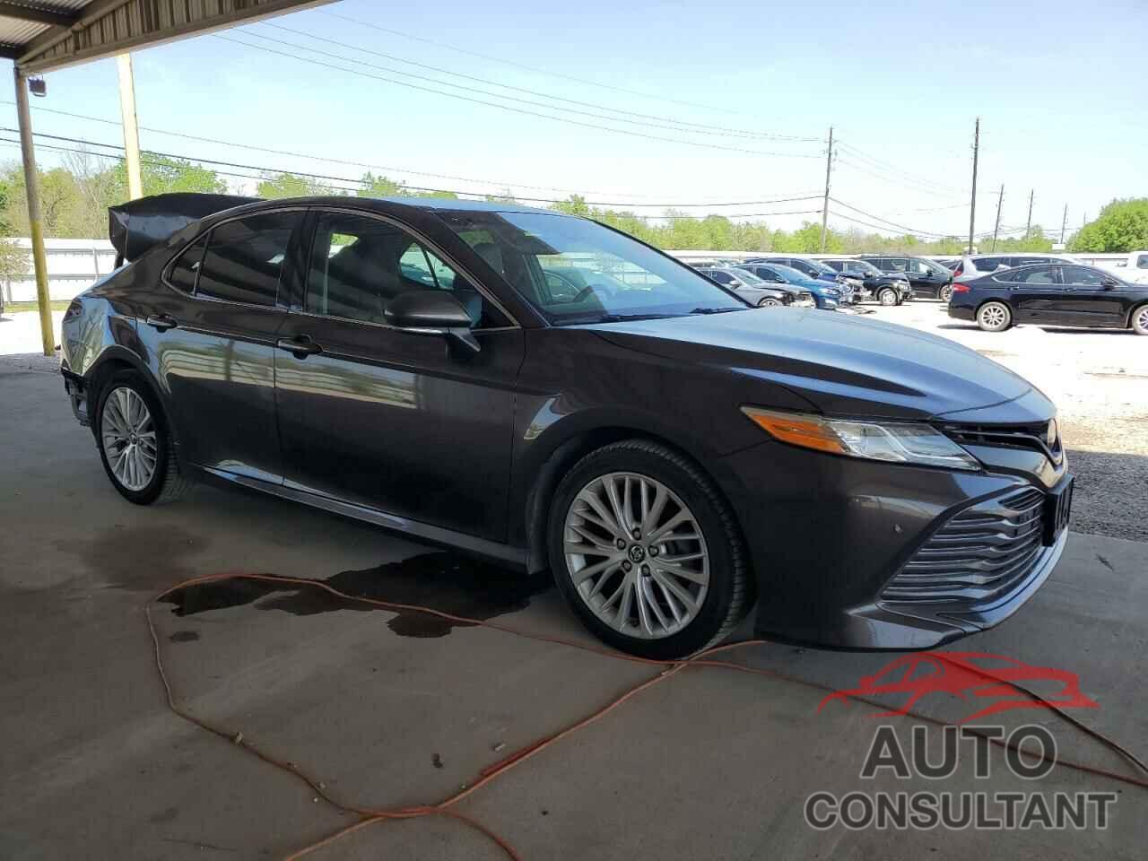 TOYOTA CAMRY 2018 - 4T1B11HK4JU065537