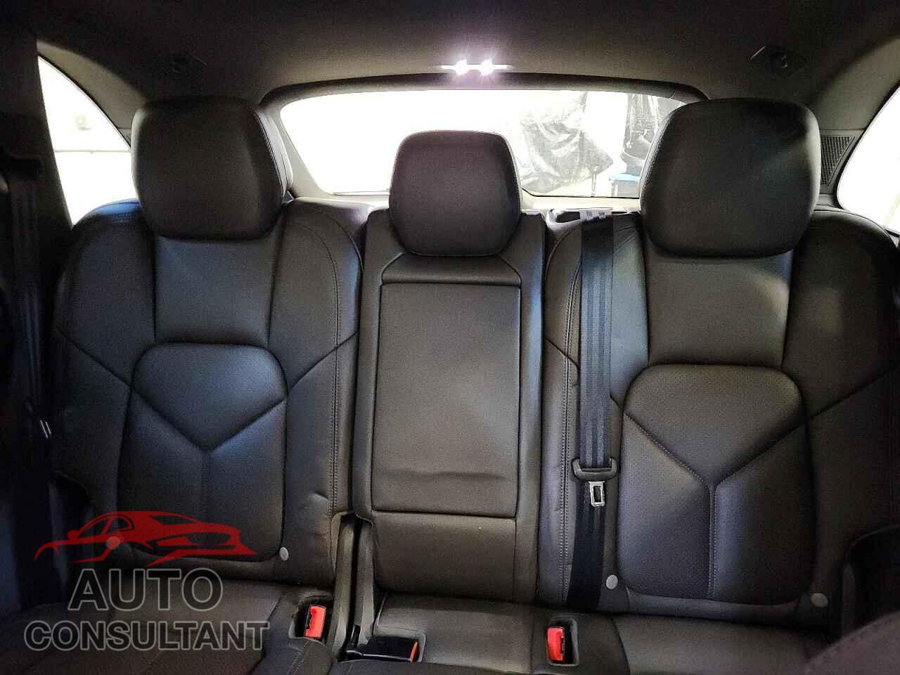 PORSCHE CAYENNE 2016 - WP1AA2A20GLA04621