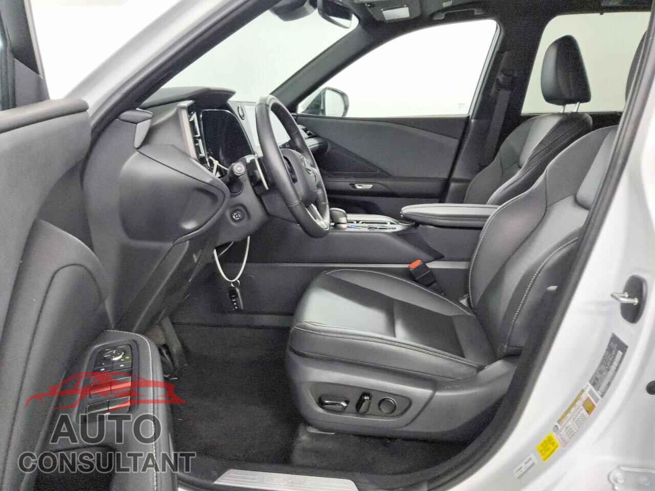 LEXUS UNKNOWN 2025 - 5TDAAAA6XSS017284