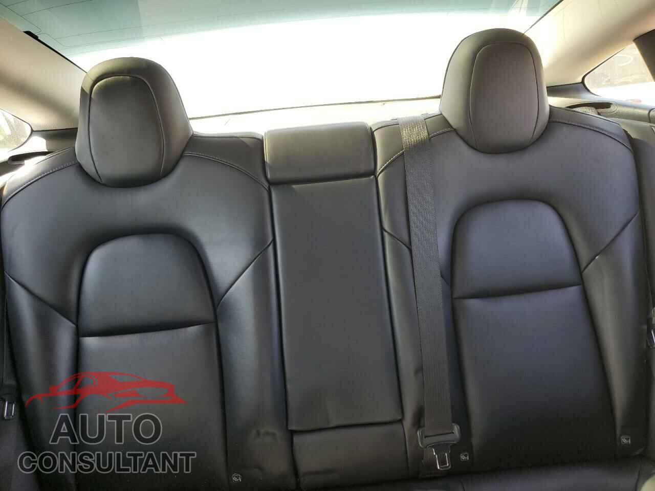 TESLA MODEL 3 2021 - 5YJ3E1EB1MF049858