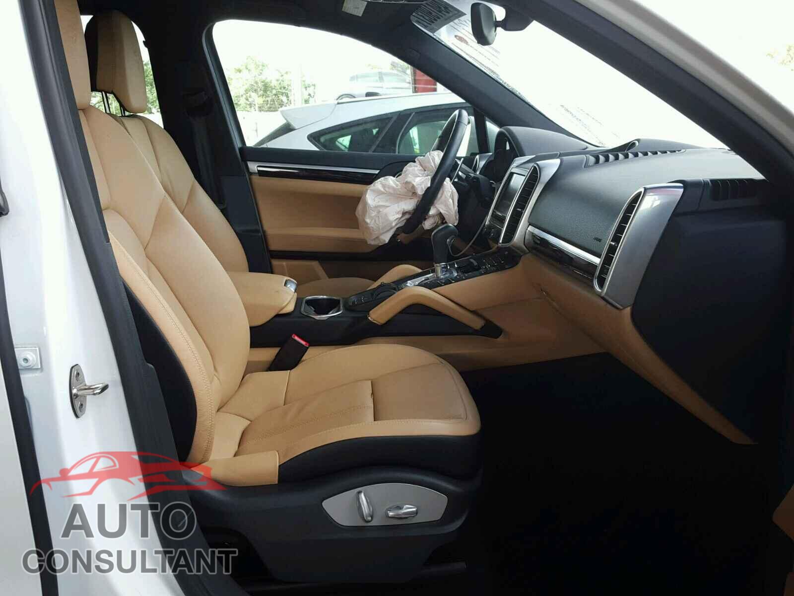 PORSCHE CAYENNE 2016 - WP1AA2A26GKA12745