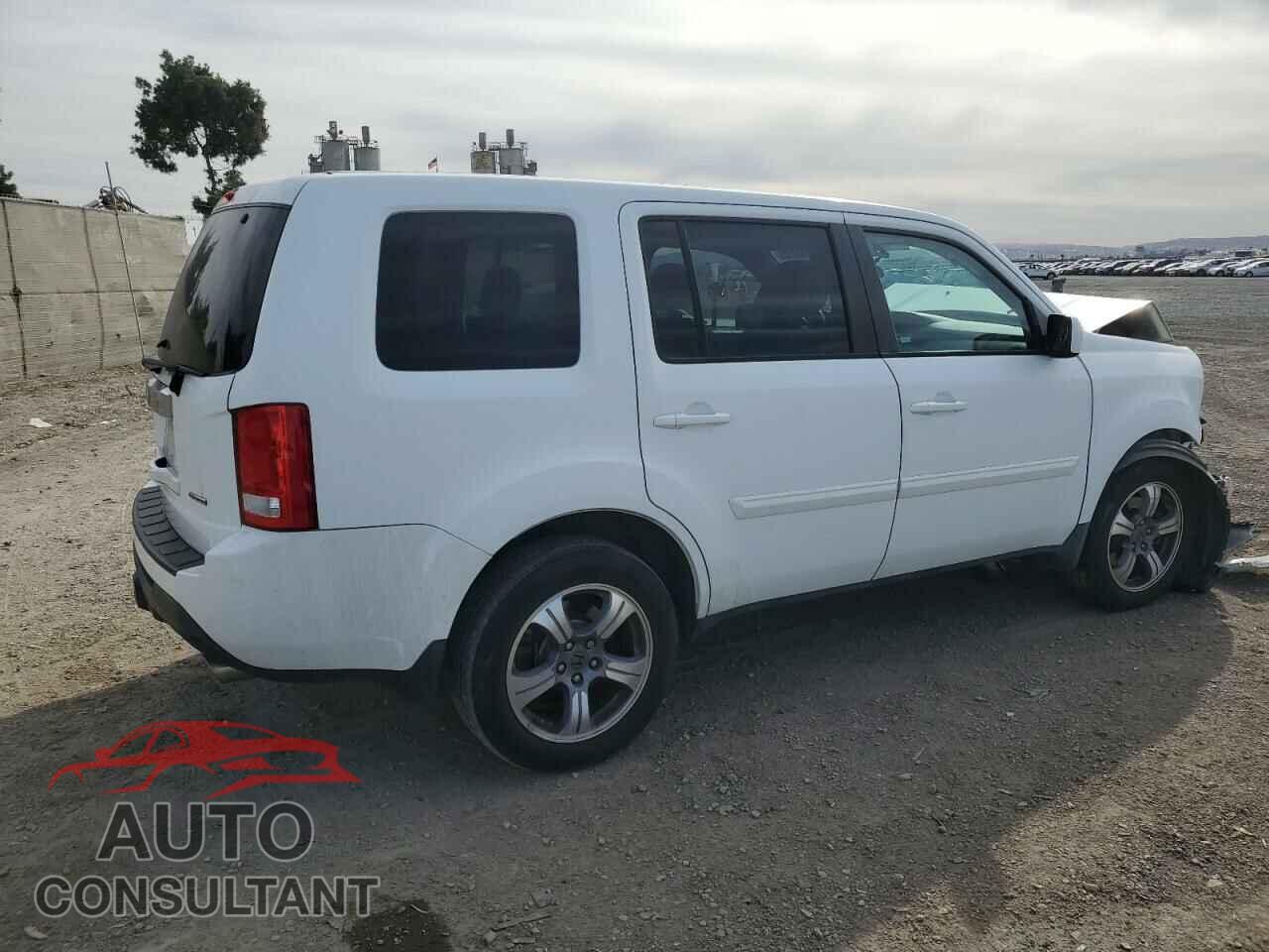 HONDA PILOT 2015 - 5FNYF3H38FB020136