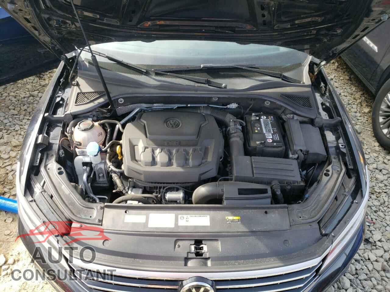 VOLKSWAGEN PASSAT 2018 - 1VWCA7A30JC044489