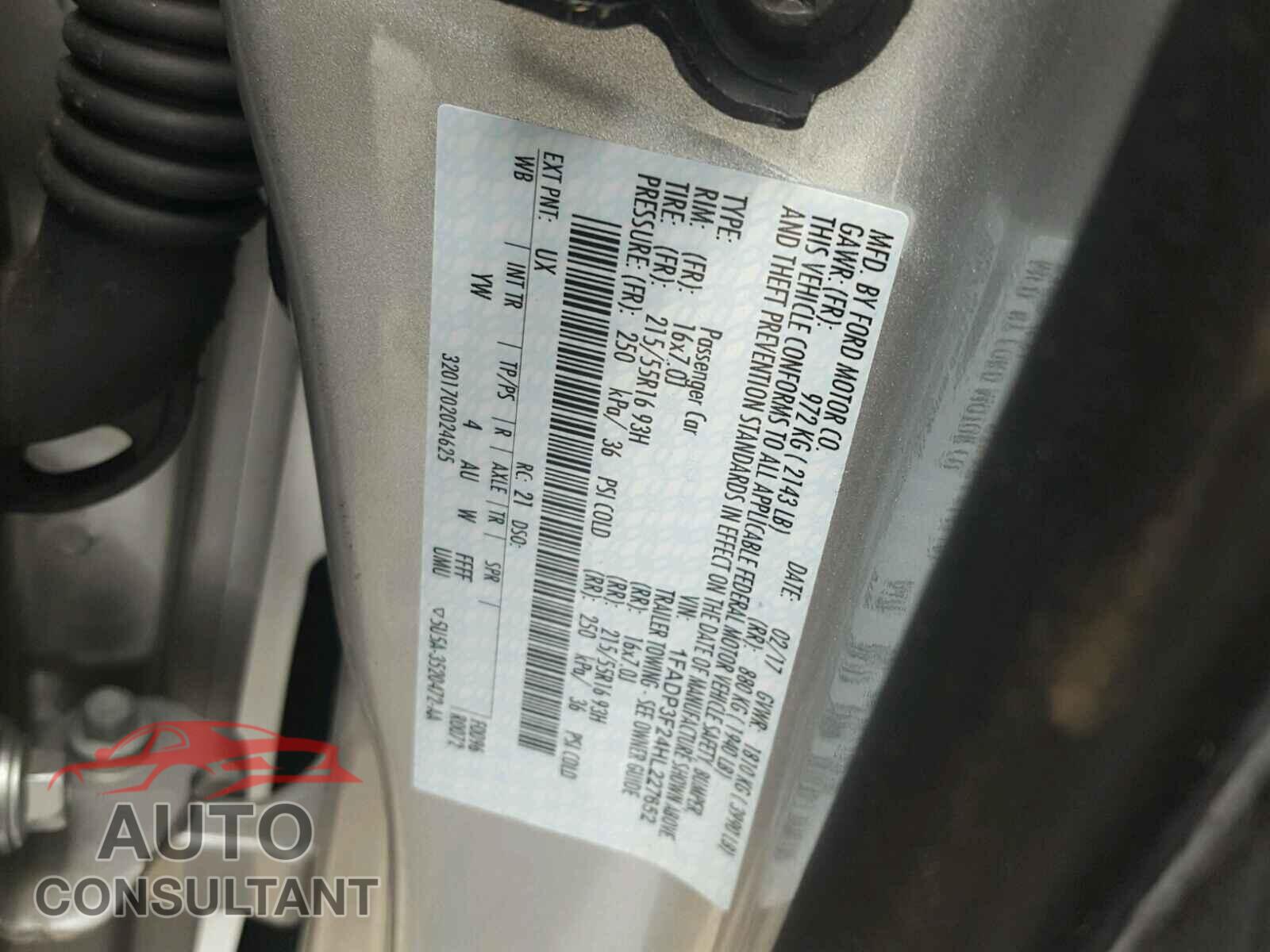 FORD FOCUS SE 2017 - 1FADP3F24HL227652