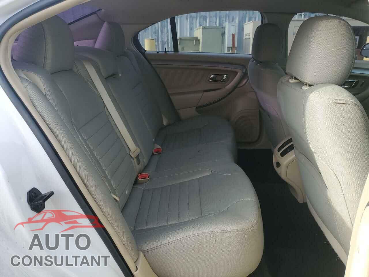 FORD TAURUS 2017 - 1FAHP2D82HG132440