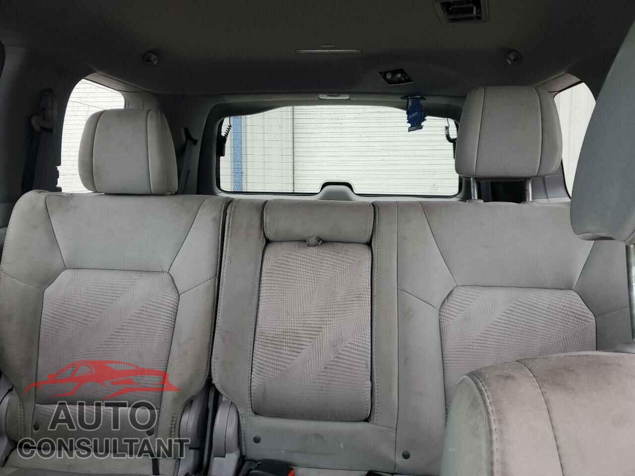HONDA PILOT 2015 - 5FNYF4H26FB044478