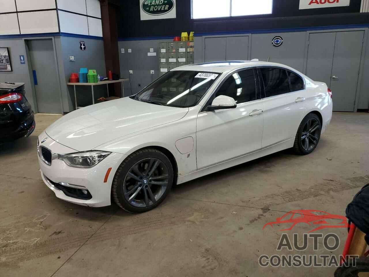 BMW 3 SERIES 2017 - WBA8E1C52HK479956