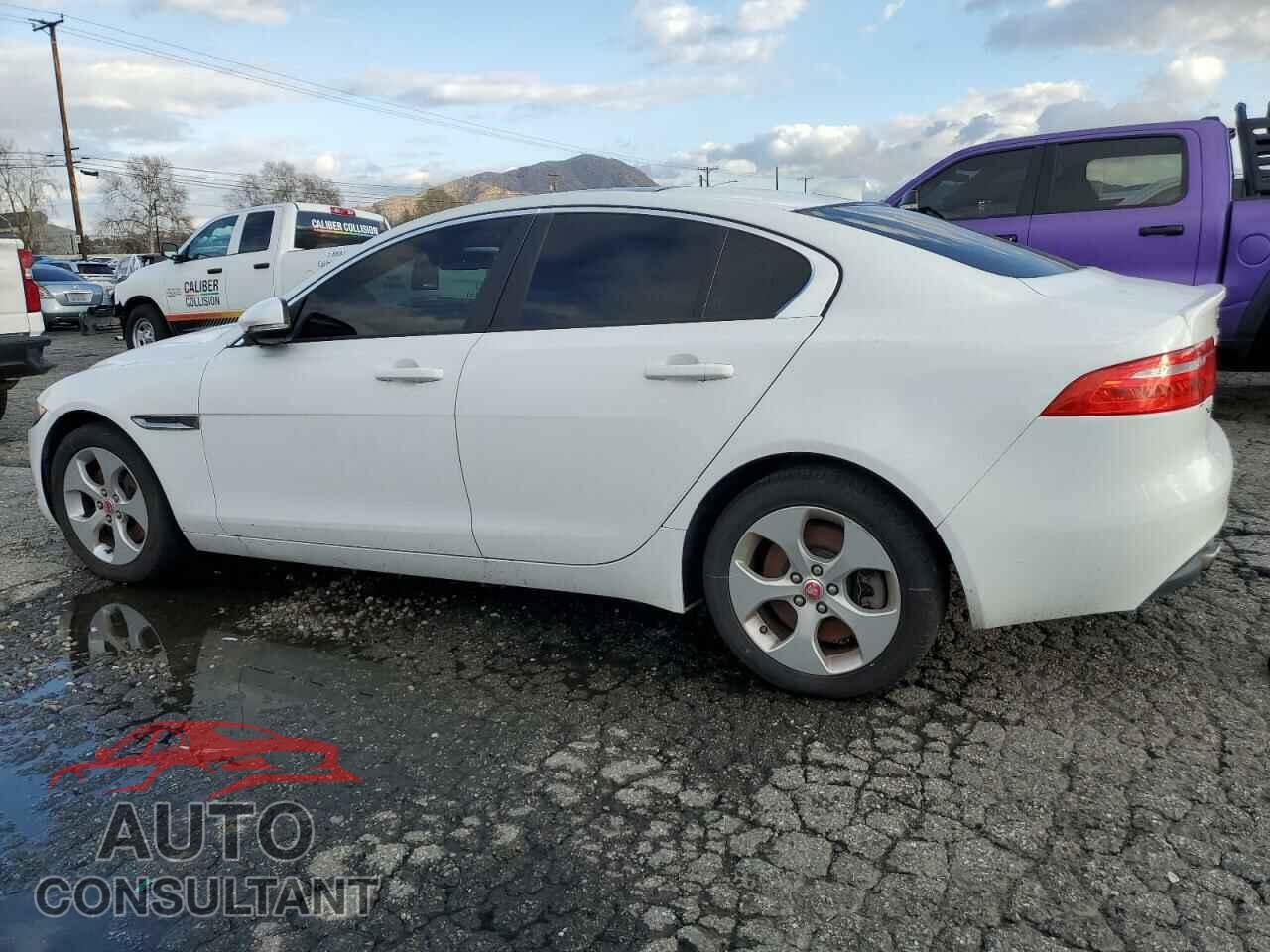 JAGUAR XE 2017 - SAJAR4BG8HA973324