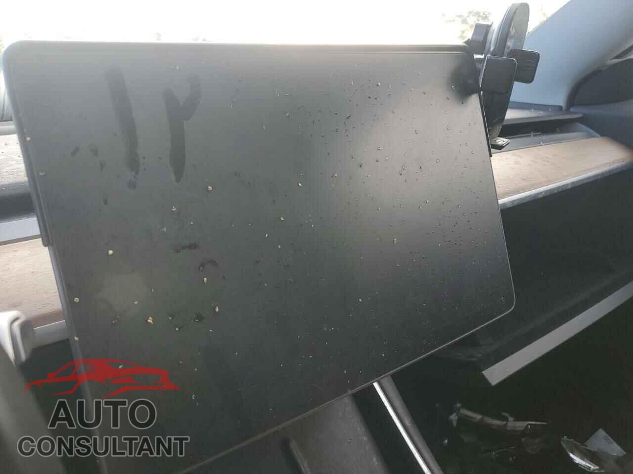 TESLA MODEL 3 2018 - 5YJ3E1EAXJF031880