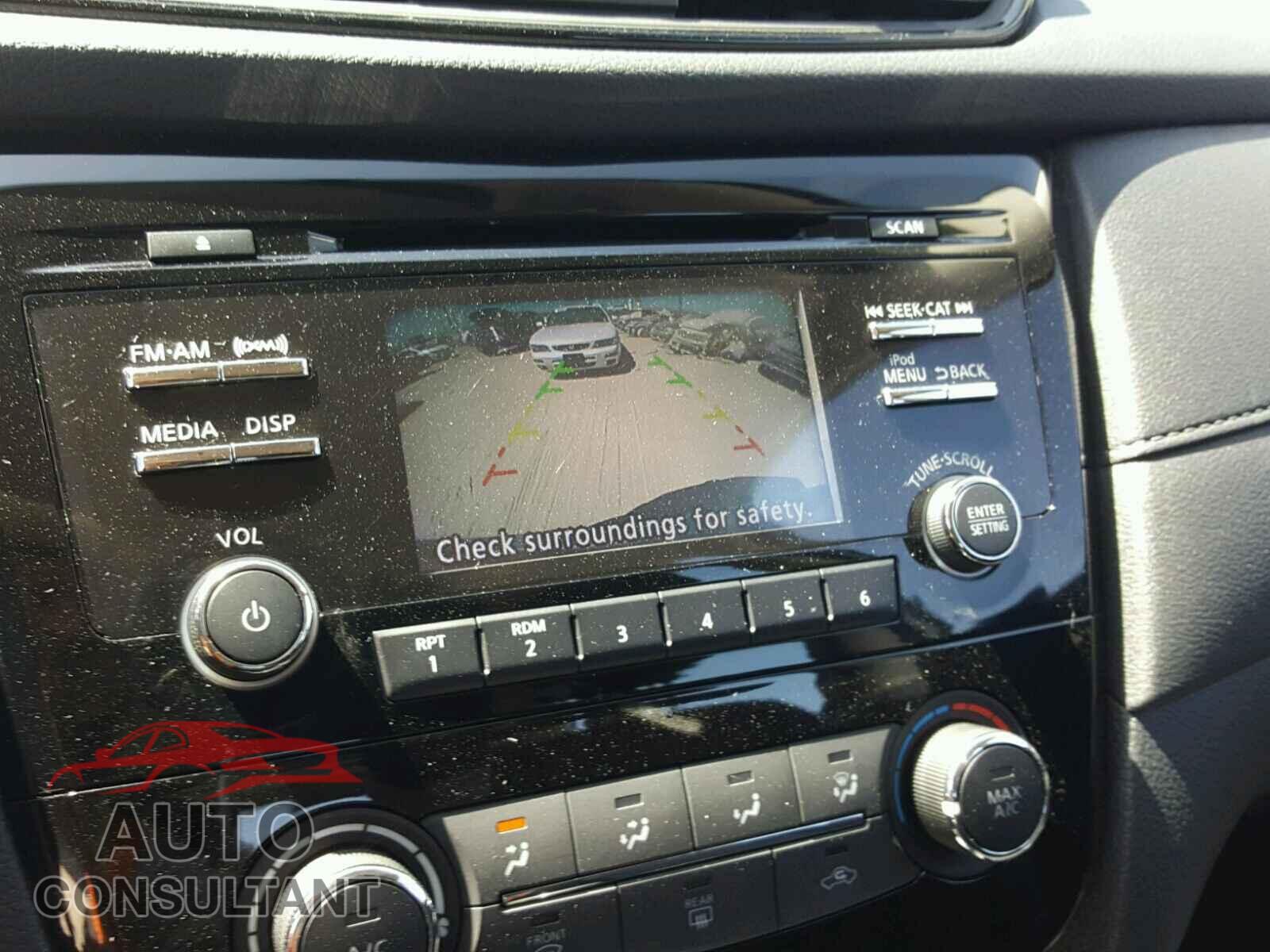 NISSAN ROGUE S 2017 - KNMAT2MVXHP585458