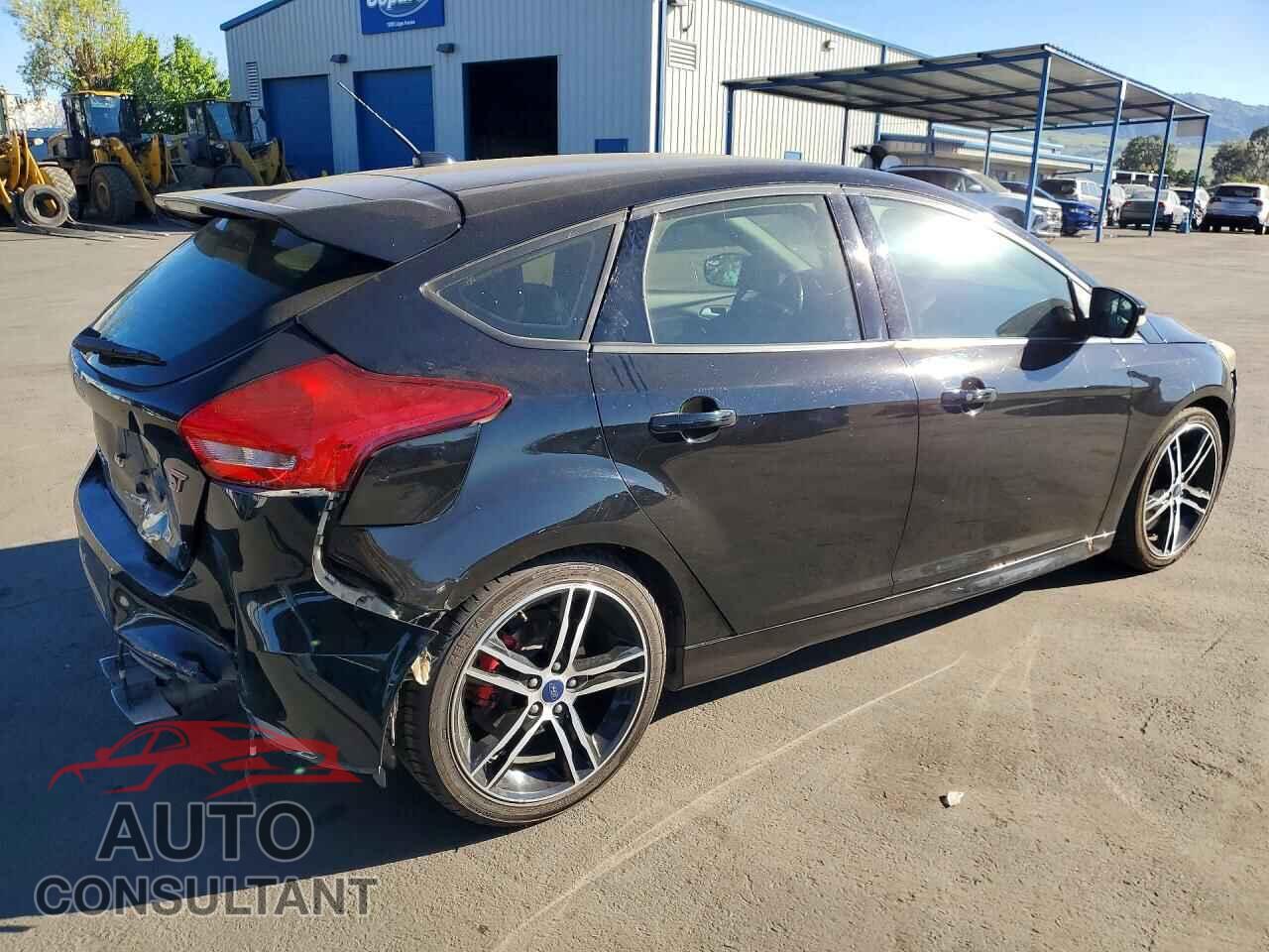 FORD FOCUS 2017 - 1FADP3L92HL263731