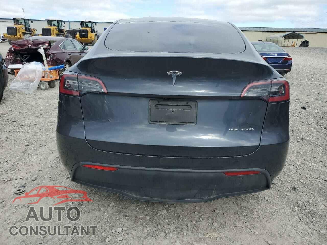 TESLA MODEL Y 2025 - 7SAYGDEE7SA342995