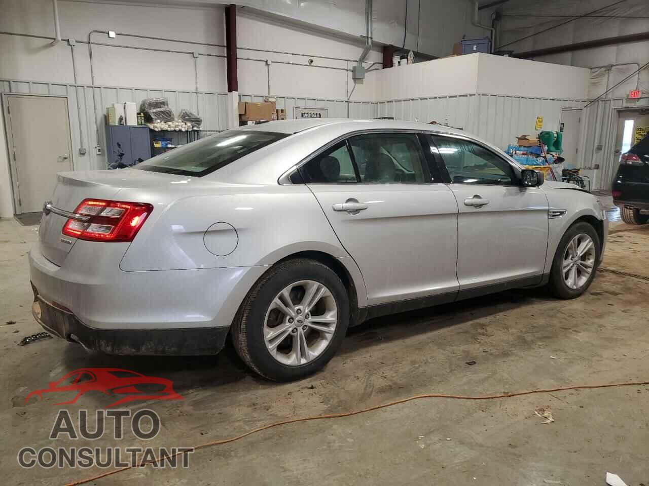 FORD TAURUS 2015 - 1FAHP2D82FG200538