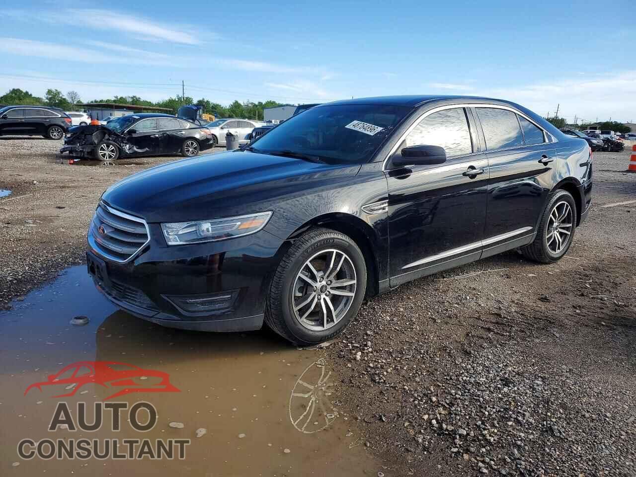 FORD TAURUS 2018 - 1FAHP2E87JG119932