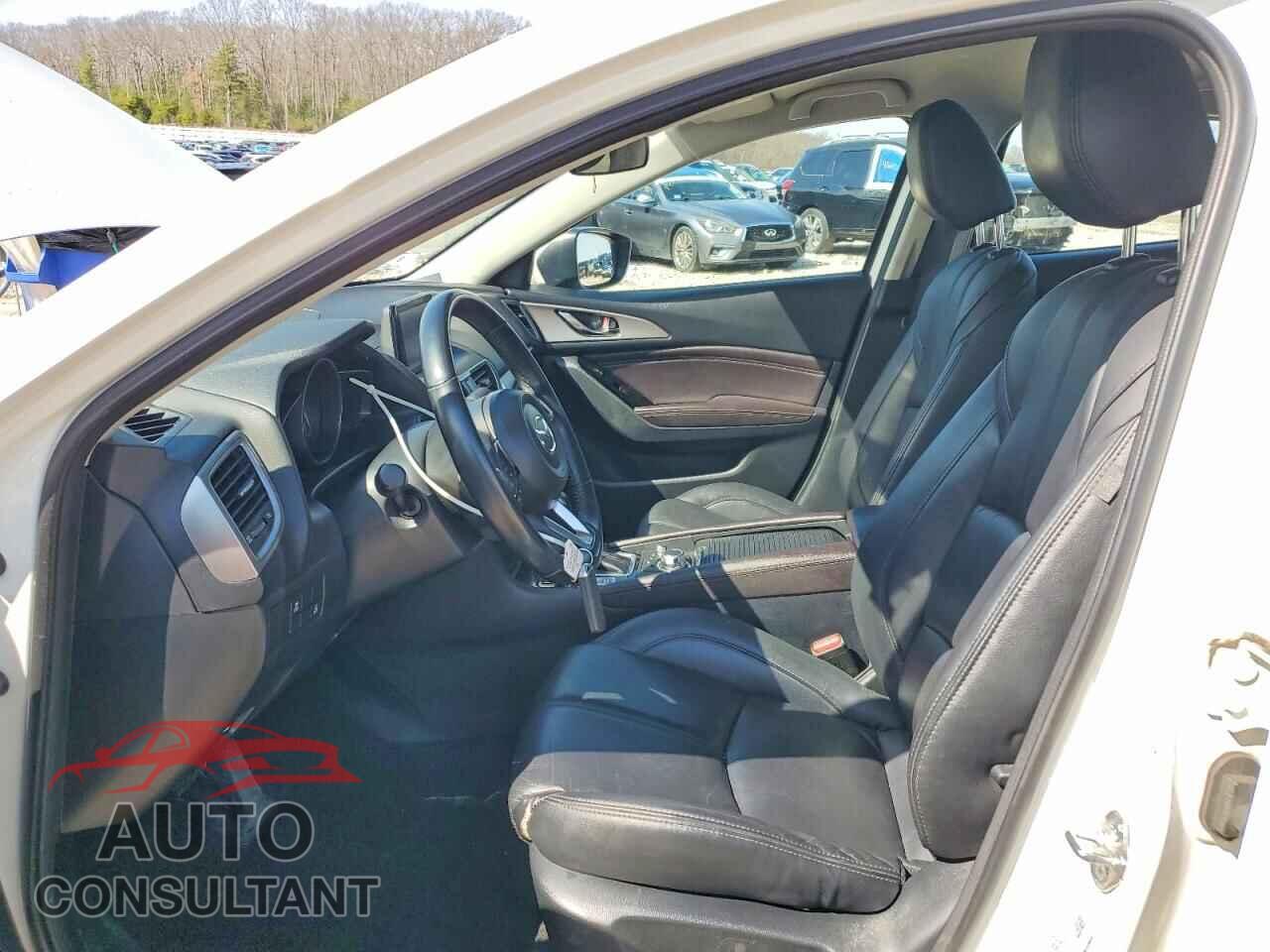 MAZDA 3 2018 - 3MZBN1V31JM264701