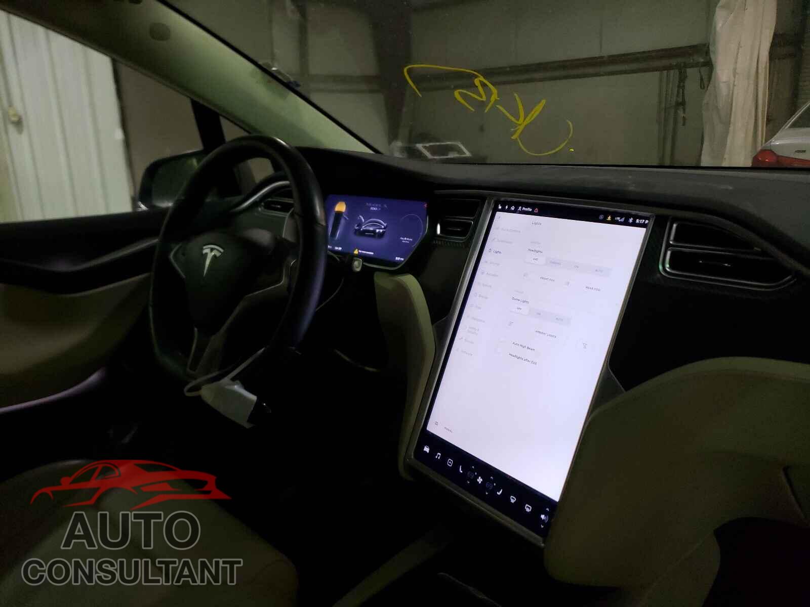 TESLA MODEL X 2017 - 5YJXCDE23HF077143