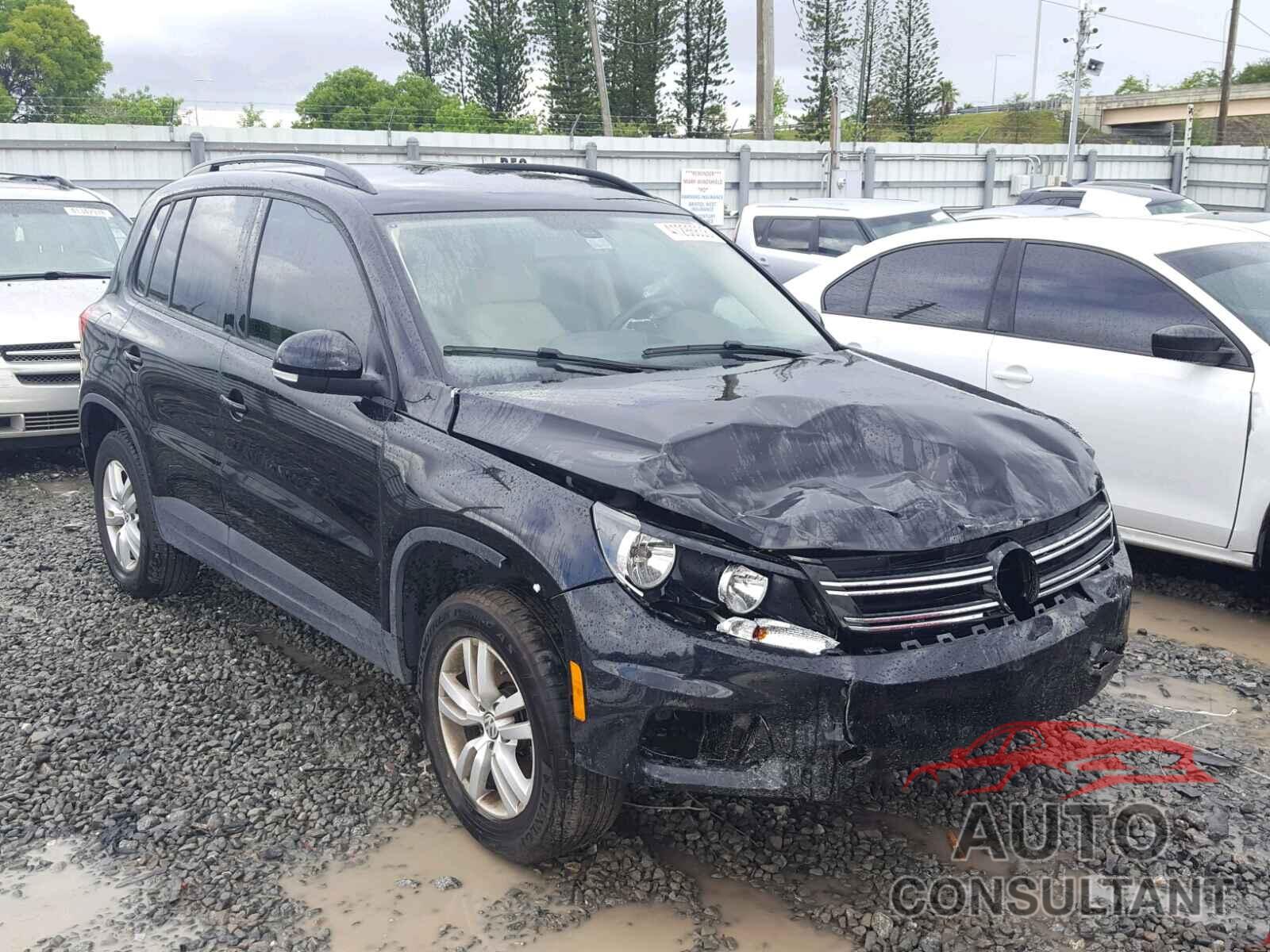 VOLKSWAGEN TIGUAN 2017 - WVGAV7AX5HK014658