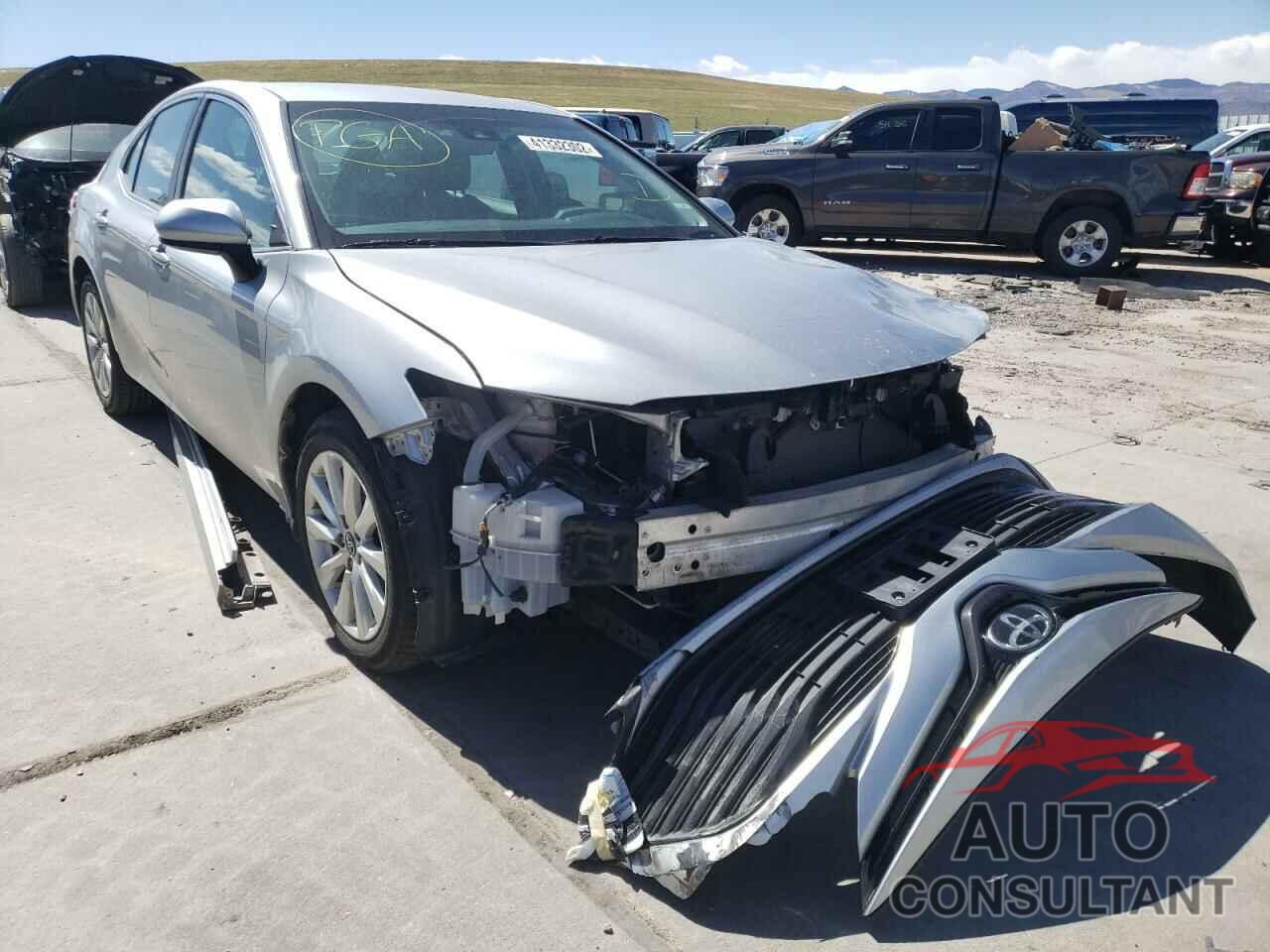 TOYOTA CAMRY 2018 - 4T1B11HK8JU057232