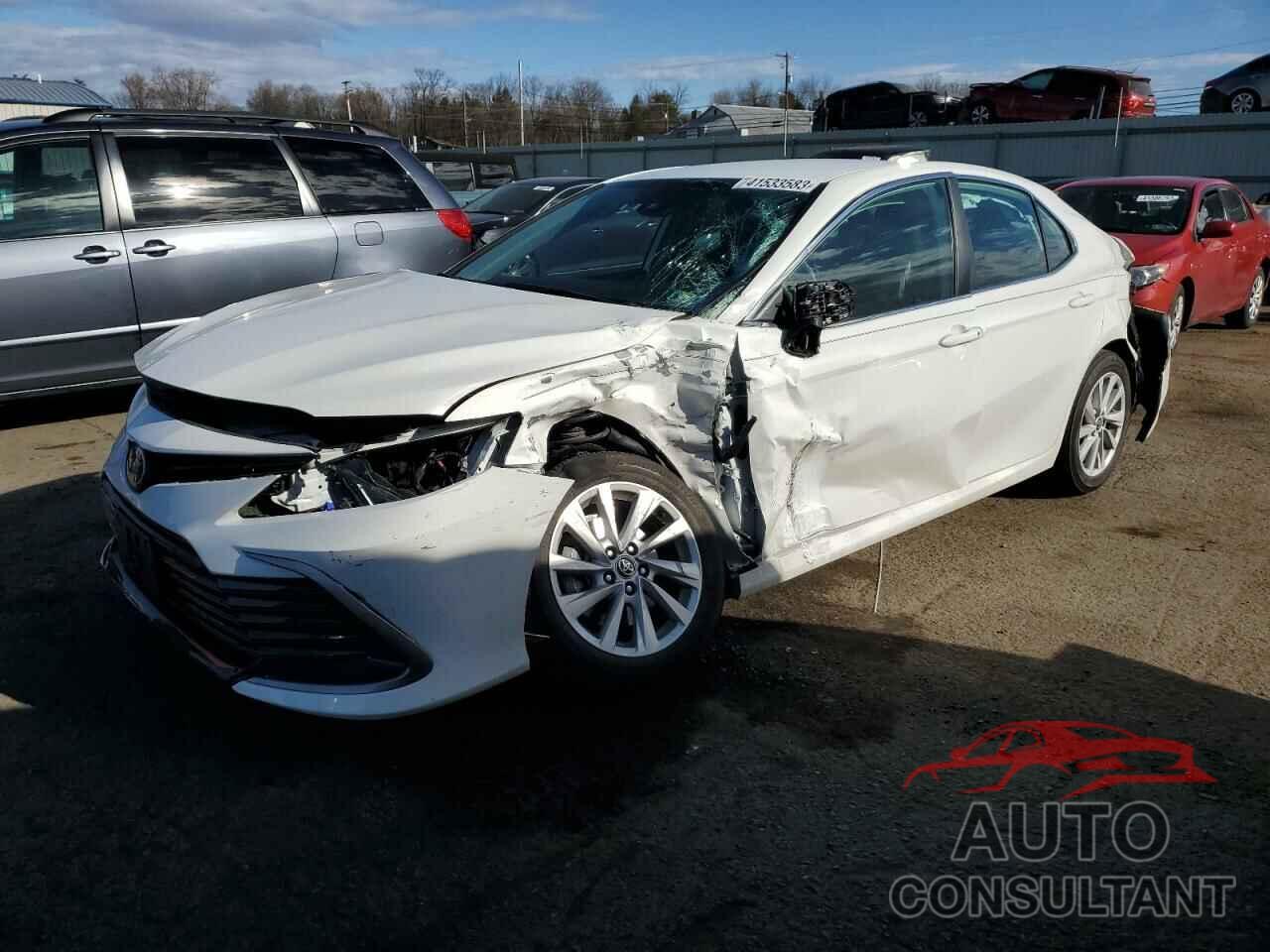 TOYOTA CAMRY 2022 - 4T1C11AK0NU653682
