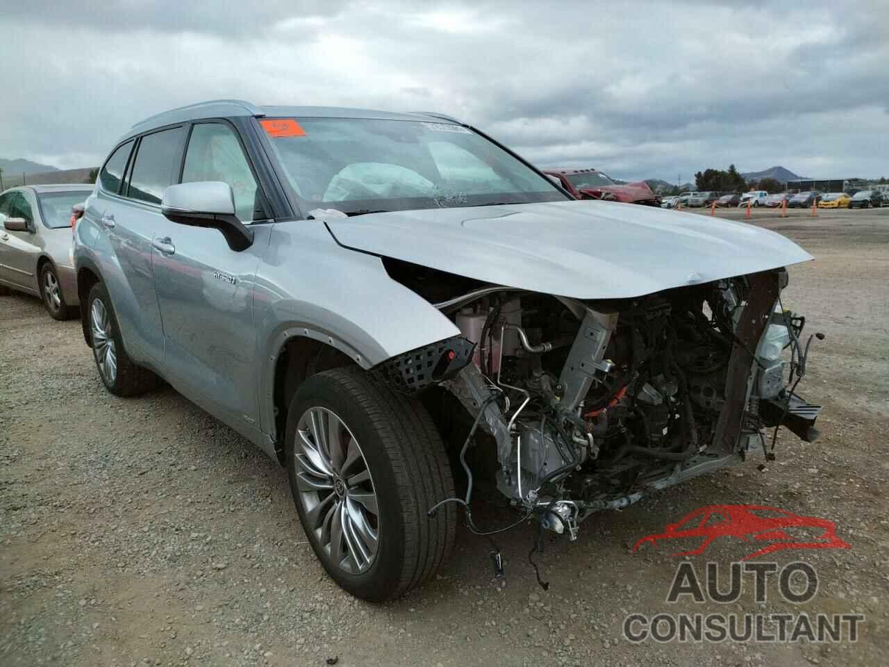 TOYOTA HIGHLANDER 2020 - 5TDEBRCH0LS009143
