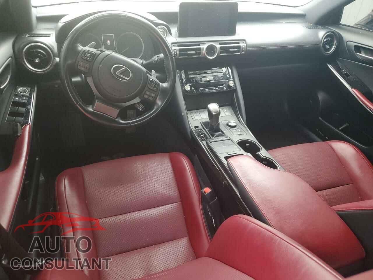 LEXUS IS 2021 - JTHCA1D24M5115025