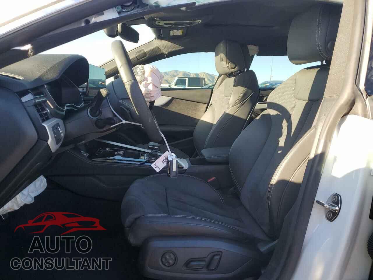 AUDI A5 2023 - WAUFACF5XPA044228
