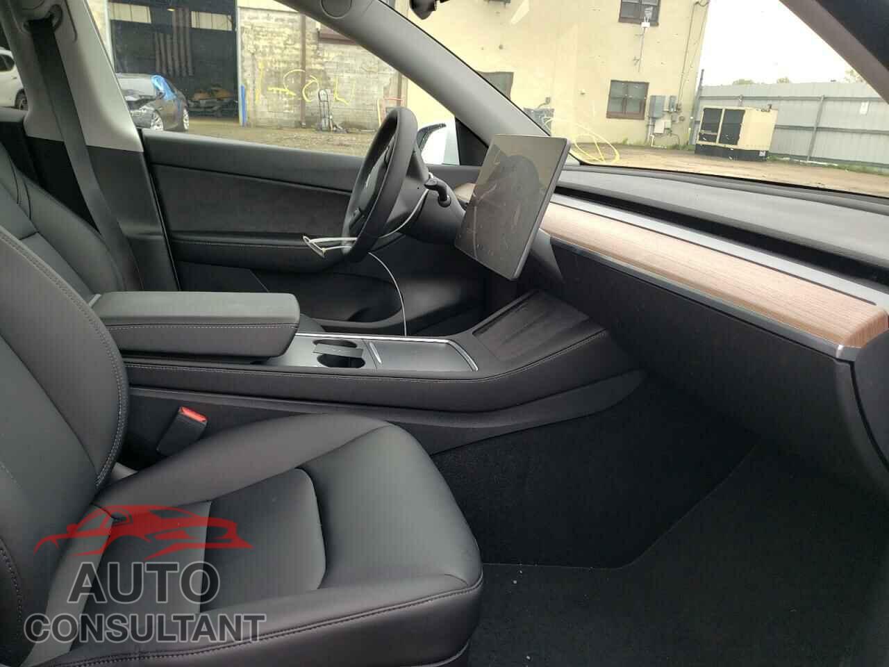 TESLA MODEL Y 2021 - 5YJYGAEE3MF301863
