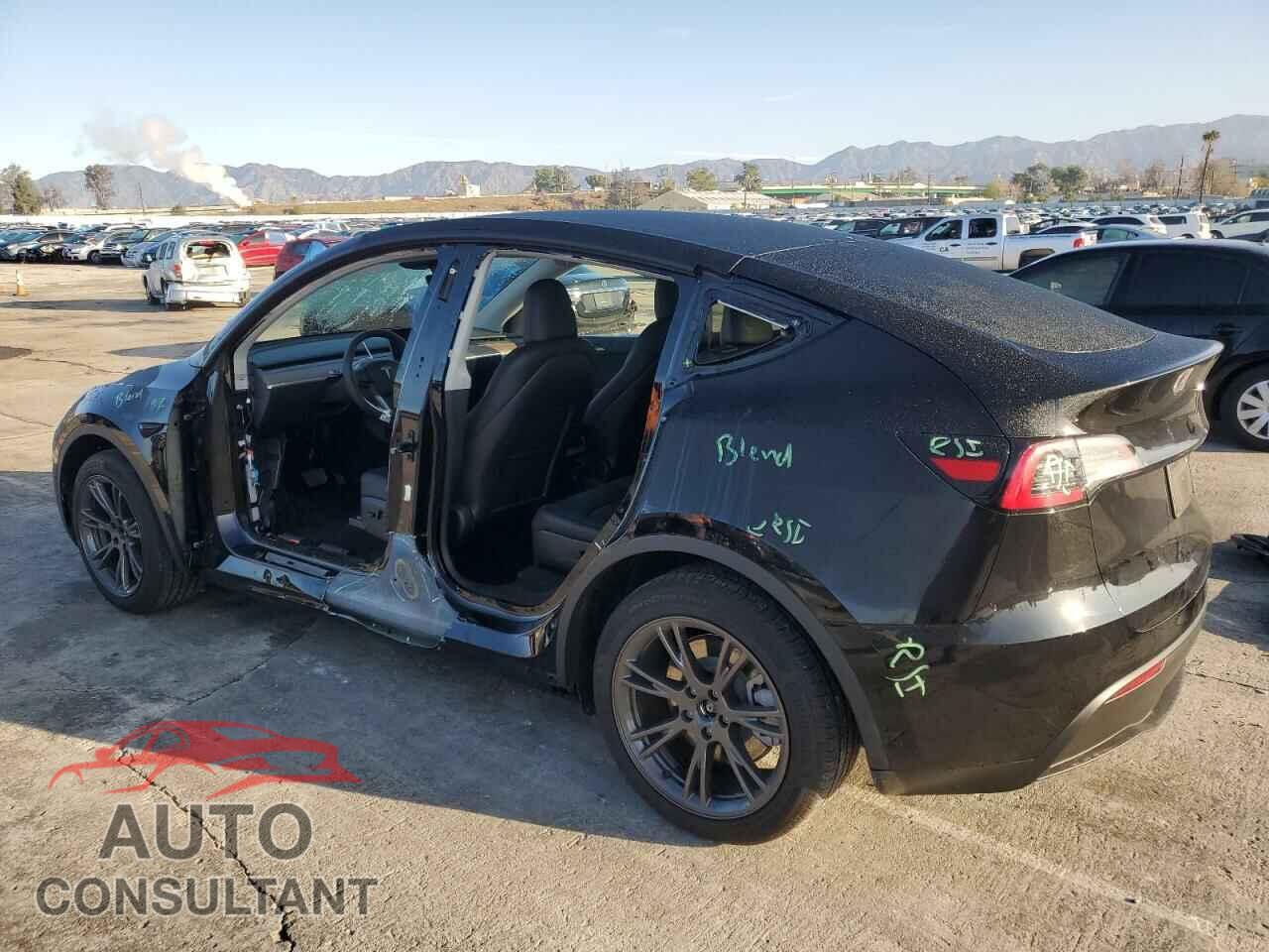 TESLA MODEL Y 2024 - 7SAYGAEE0RF184933