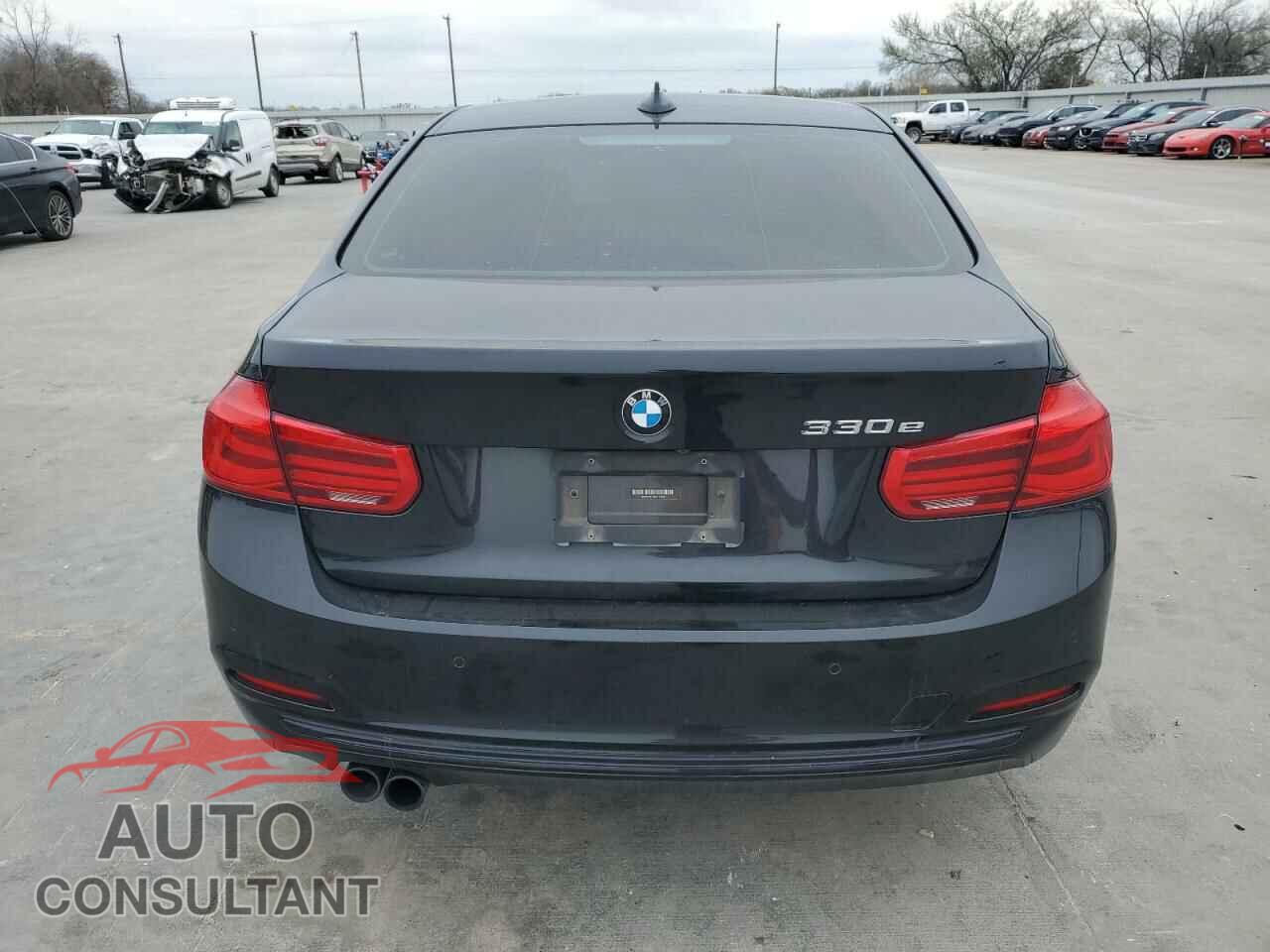 BMW 3 SERIES 2017 - WBA8E1C31HA156504
