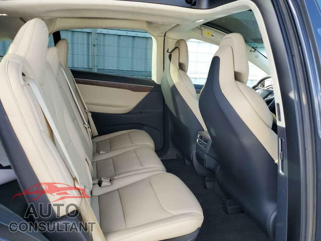 TESLA MODEL X 2017 - 5YJXCDE22HF044795