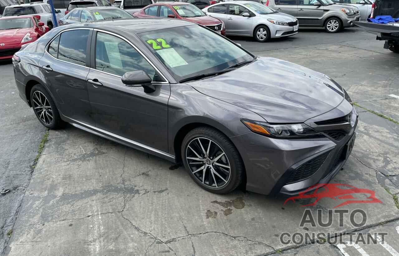 TOYOTA CAMRY 2022 - 4T1G11AK2NU673160