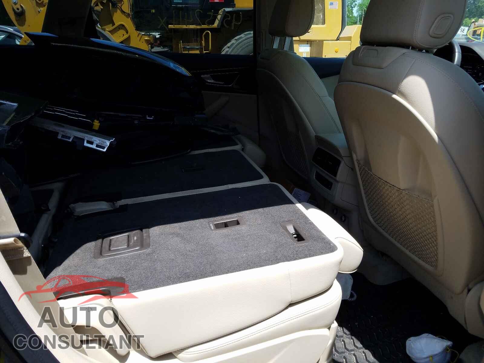 AUDI Q7 2019 - WA1LAAF72KD031860